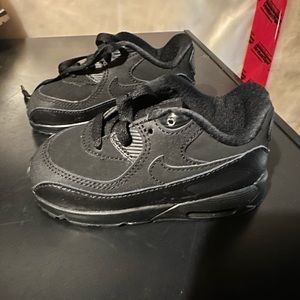 Unisex black nike air shoes size 6 infant toddler